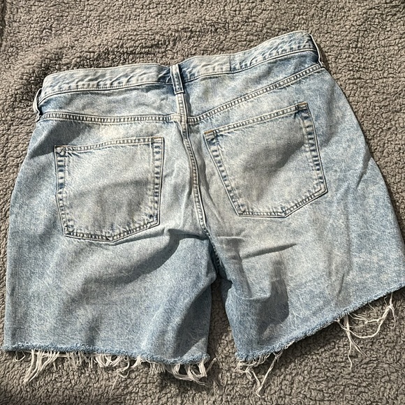 GAP Denim Shorts - Picture 2 of 5